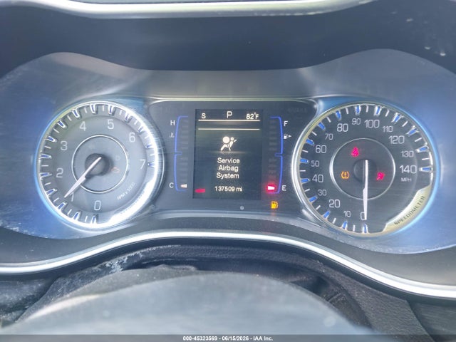 2015 Chrysler 200 Limited მანქანა იყიდება აუქციონზე, vin: 1C3CCCAB3FN687111, აუქციონის ნომერი: 45323569