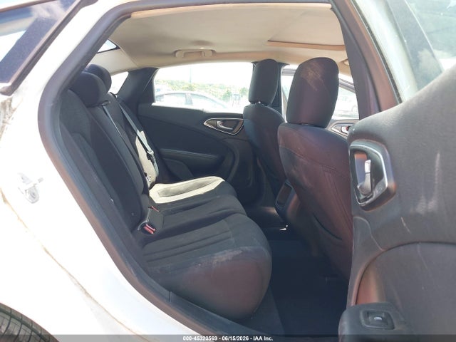 2015 Chrysler 200 Limited მანქანა იყიდება აუქციონზე, vin: 1C3CCCAB3FN687111, აუქციონის ნომერი: 45323569