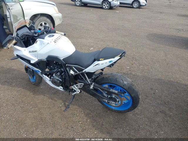 45323709 :رقم المزاد ، JS1EM13B5T7100985 vin ، 2026 Suzuki Gsx800 F مزاد بيع