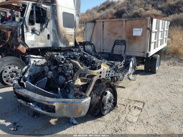 Ford F-550 Chassis Xl 2019 1FDUF5GT1KEE93704 Image 2