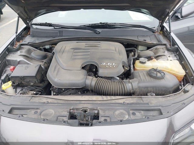 45323778 :رقم المزاد ، 2C3CCABG3FH786874 vin ، 2015 Chrysler 300 300s مزاد بيع
