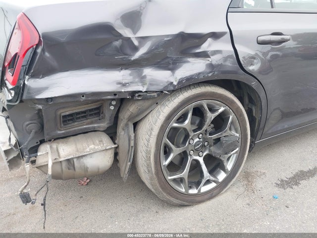 45323778 :رقم المزاد ، 2C3CCABG3FH786874 vin ، 2015 Chrysler 300 300s مزاد بيع