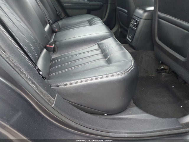 45323778 :رقم المزاد ، 2C3CCABG3FH786874 vin ، 2015 Chrysler 300 300s مزاد بيع