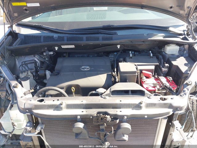 45323812 :رقم المزاد ، 5TDDK3DC1ES084352 vin ، 2014 Toyota Sienna Xle 7 Passenger مزاد بيع