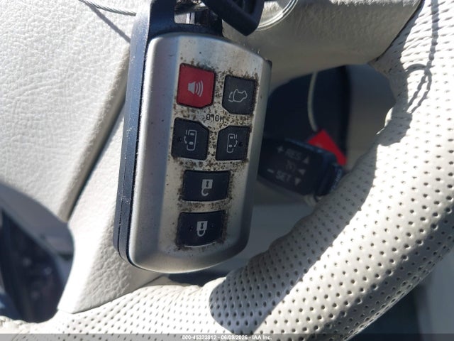 45323812 :رقم المزاد ، 5TDDK3DC1ES084352 vin ، 2014 Toyota Sienna Xle 7 Passenger مزاد بيع