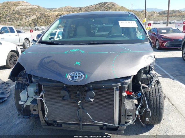 45323812 :رقم المزاد ، 5TDDK3DC1ES084352 vin ، 2014 Toyota Sienna Xle 7 Passenger مزاد بيع