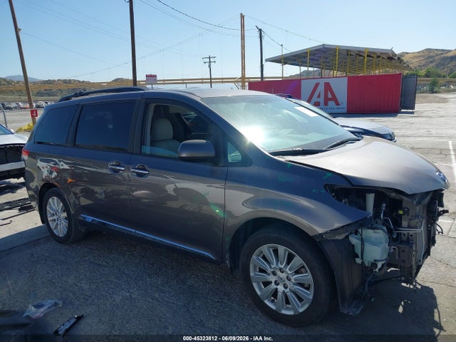 45323812 :رقم المزاد ، 5TDDK3DC1ES084352 vin ، 2014 Toyota Sienna Xle 7 Passenger مزاد بيع