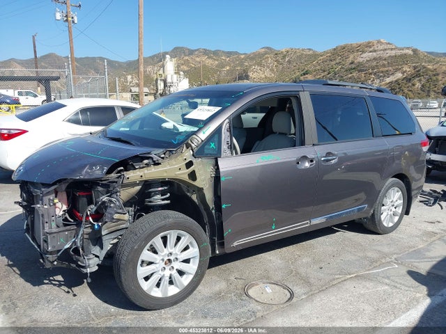 45323812 :رقم المزاد ، 5TDDK3DC1ES084352 vin ، 2014 Toyota Sienna Xle 7 Passenger مزاد بيع