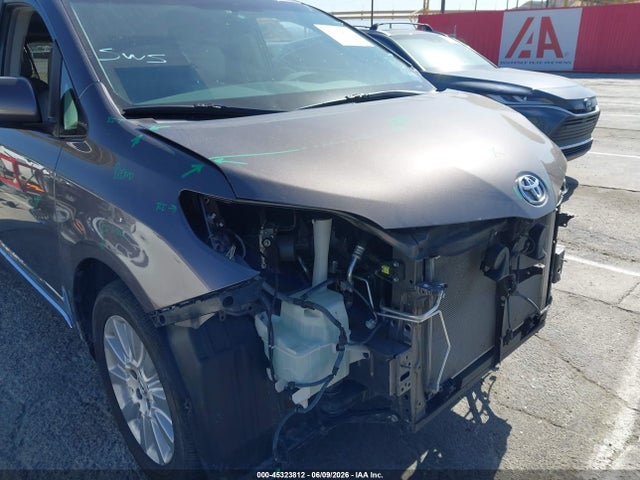 45323812 :رقم المزاد ، 5TDDK3DC1ES084352 vin ، 2014 Toyota Sienna Xle 7 Passenger مزاد بيع