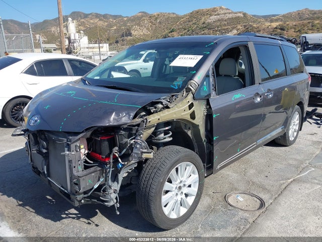 45323812 :رقم المزاد ، 5TDDK3DC1ES084352 vin ، 2014 Toyota Sienna Xle 7 Passenger مزاد بيع