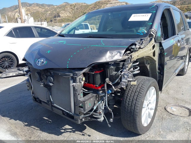 45323812 :رقم المزاد ، 5TDDK3DC1ES084352 vin ، 2014 Toyota Sienna Xle 7 Passenger مزاد بيع