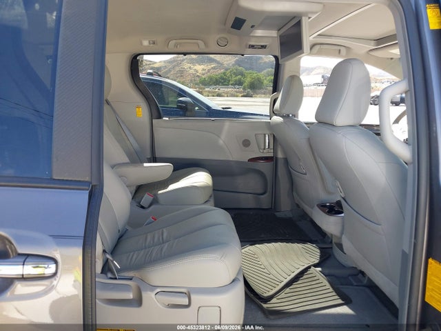 45323812 :رقم المزاد ، 5TDDK3DC1ES084352 vin ، 2014 Toyota Sienna Xle 7 Passenger مزاد بيع