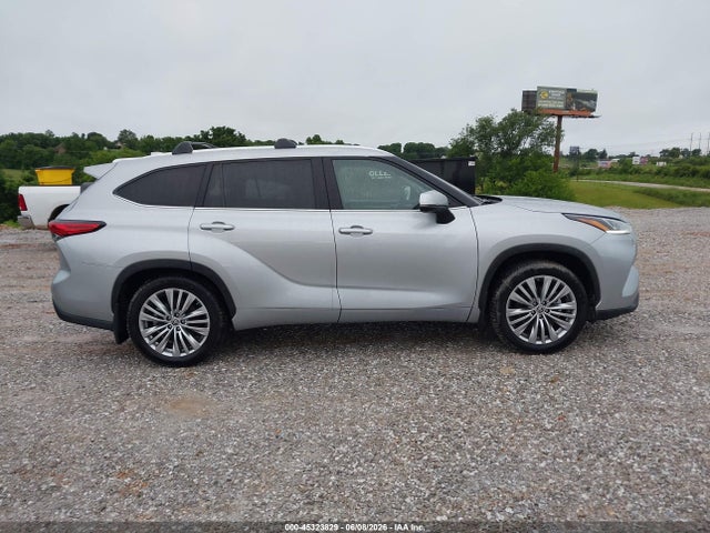Toyota Highlander Platinum 2022 5TDFZRBH6NS199129 Image 13
