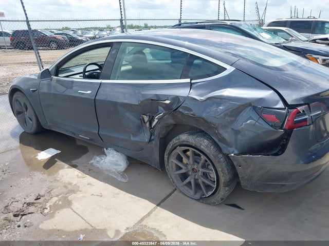 Tesla Model 3 Long Range/mid Range 2018 5YJ3E1EA2JF158221 Image 13