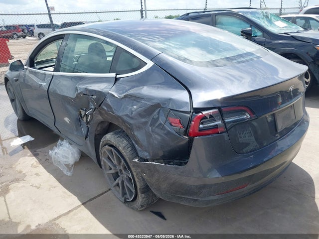 Tesla Model 3 Long Range/mid Range 2018 5YJ3E1EA2JF158221 Image 3