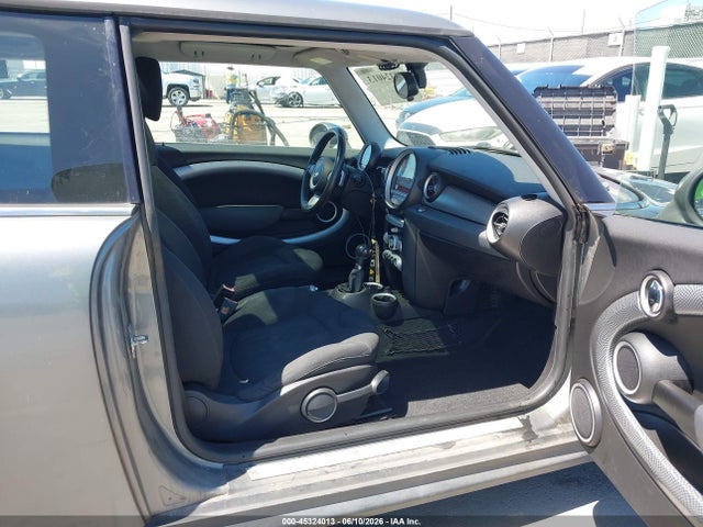 2009 Mini Cooper S მანქანა იყიდება აუქციონზე, vin: WMWMF73549TW83412, აუქციონის ნომერი: 45324013