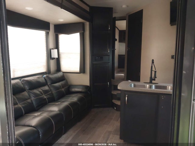Dutchman Travel Trlr 2017 4YDF34527HZ990779 Image 5