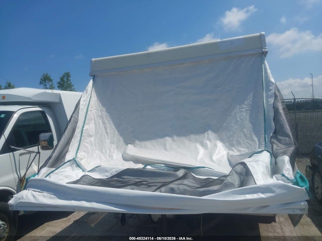 45324114 :رقم المزاد ، 4X4CFM4124D257059 vin ، 2004 Forest River Rockwood Freedom مزاد بيع