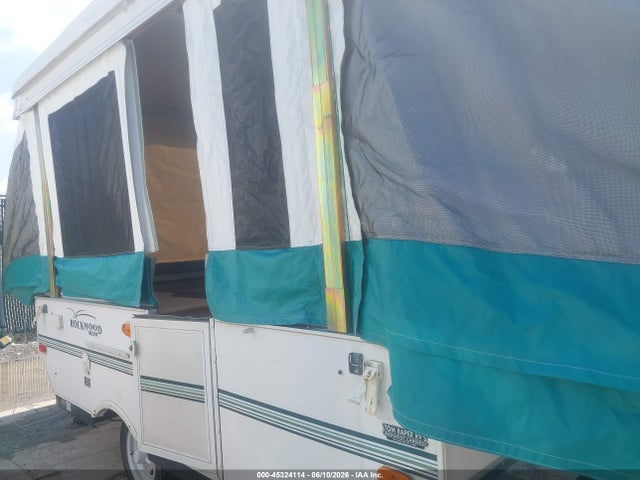 45324114 :رقم المزاد ، 4X4CFM4124D257059 vin ، 2004 Forest River Rockwood Freedom مزاد بيع