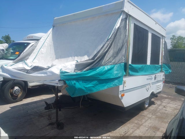 45324114 :رقم المزاد ، 4X4CFM4124D257059 vin ، 2004 Forest River Rockwood Freedom مزاد بيع