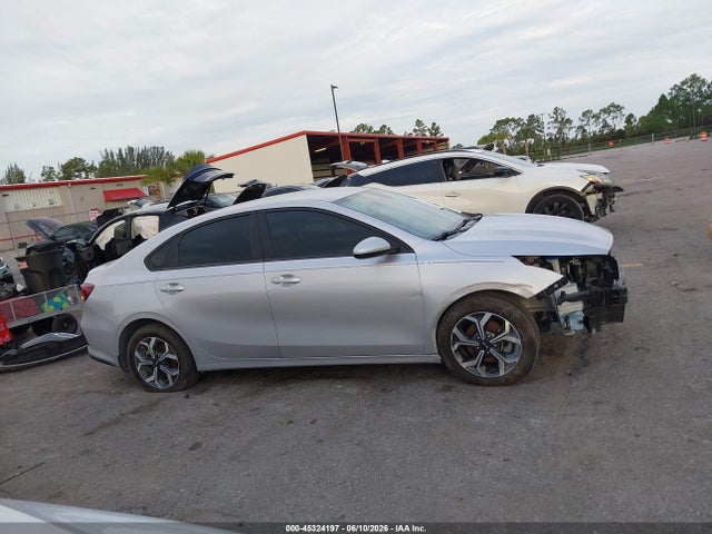 45324197 :رقم المزاد ، 3KPF24AD1ME344849 vin ، 2021 Kia Forte Lxs مزاد بيع