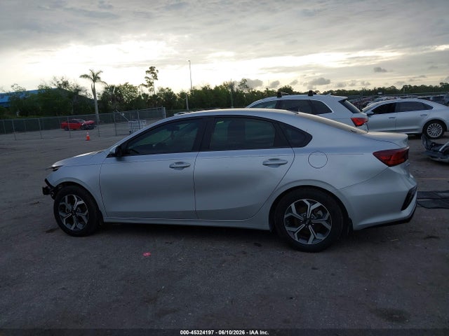 45324197 :رقم المزاد ، 3KPF24AD1ME344849 vin ، 2021 Kia Forte Lxs مزاد بيع