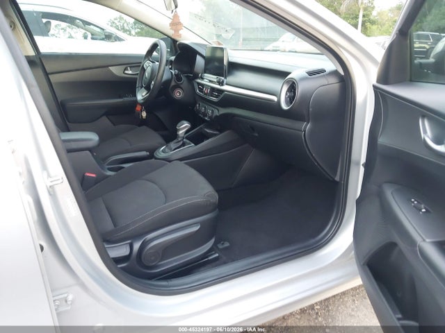 45324197 :رقم المزاد ، 3KPF24AD1ME344849 vin ، 2021 Kia Forte Lxs مزاد بيع