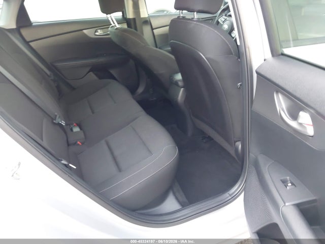 45324197 :رقم المزاد ، 3KPF24AD1ME344849 vin ، 2021 Kia Forte Lxs مزاد بيع