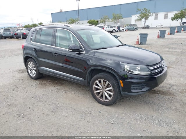 Volkswagen Tiguan 2.0t Wolfsburg Edition 2017 WVGRV7AX4HK003203 головне зображення