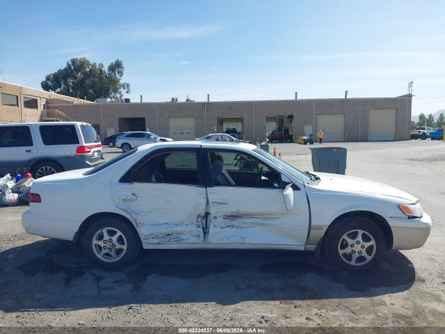 1999 Toyota Camry Le მანქანა იყიდება აუქციონზე, vin: 4T1BG22K0XU892392, აუქციონის ნომერი: 45324237