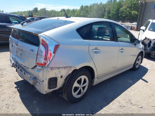 Toyota Prius Four 2015 JTDKN3DU8F1997020 Image 4