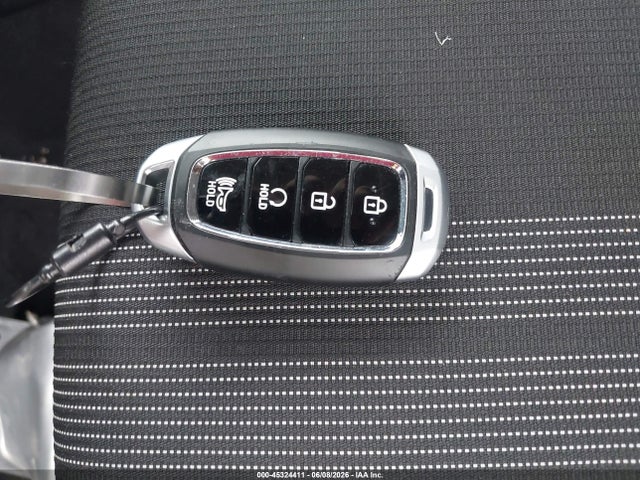45324411 :رقم المزاد ، KMHRC8A36SU362668 vin ، 2025 Hyundai Venue Sel مزاد بيع