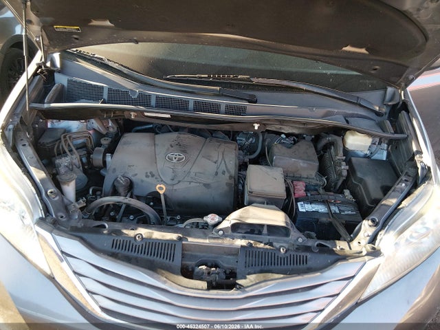 5TDYZ3DC3HS782687 Toyota Sienna Xle 8 Passenger