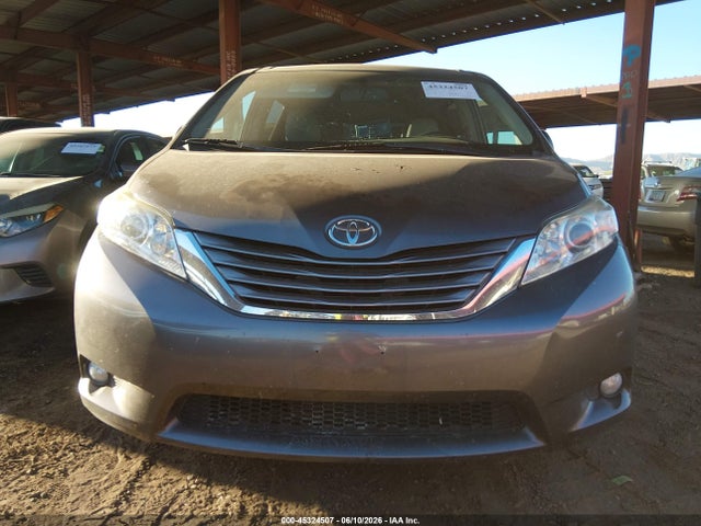 5TDYZ3DC3HS782687 Toyota Sienna Xle 8 Passenger
