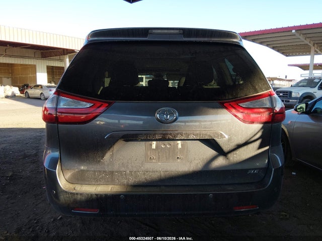 5TDYZ3DC3HS782687 Toyota Sienna Xle 8 Passenger