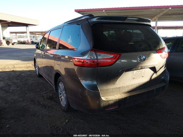 5TDYZ3DC3HS782687 Toyota Sienna Xle 8 Passenger