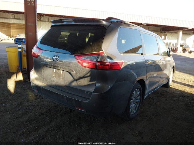 5TDYZ3DC3HS782687 Toyota Sienna Xle 8 Passenger