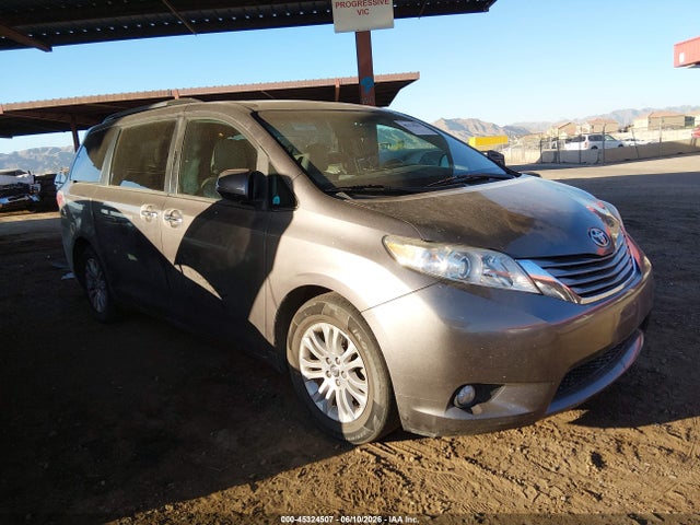 5TDYZ3DC3HS782687 Toyota Sienna Xle 8 Passenger