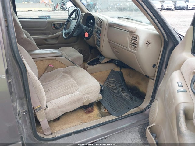 1998 Chevrolet Blazer Ls მანქანა იყიდება აუქციონზე, vin: 1GNDT13W8W2275778, აუქციონის ნომერი: 45324644