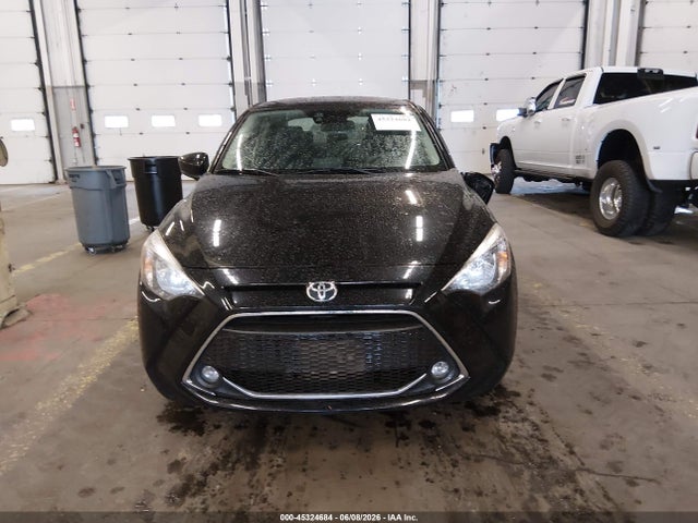 3MYDLBYV7KY527080 Toyota YARIS LE