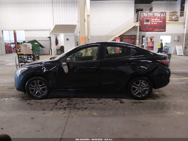 3MYDLBYV7KY527080 Toyota YARIS LE