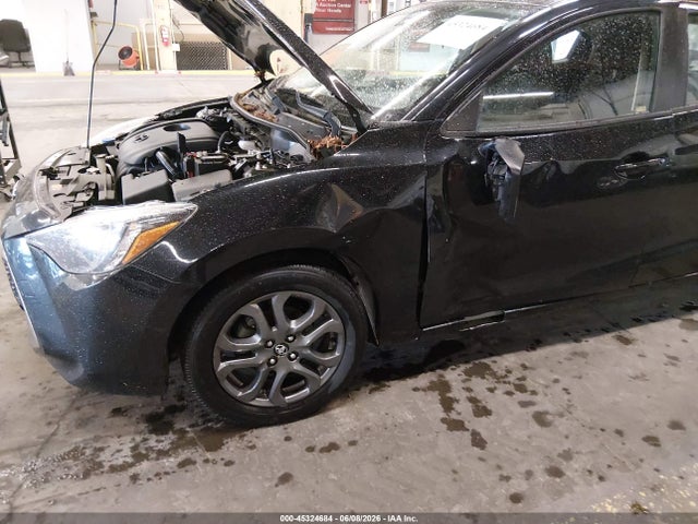 3MYDLBYV7KY527080 Toyota YARIS LE