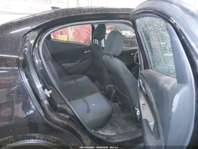3MYDLBYV7KY527080 Toyota YARIS LE