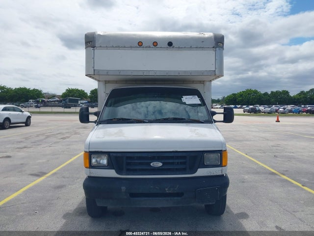 45324721 :رقم المزاد ، 1FDWE35L84HA03604 vin ، 2004 Ford E-350 Cutaway Standard مزاد بيع
