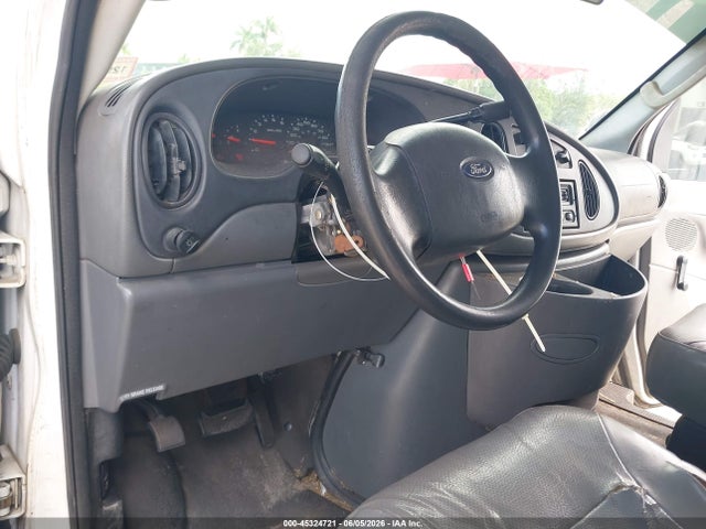 45324721 :رقم المزاد ، 1FDWE35L84HA03604 vin ، 2004 Ford E-350 Cutaway Standard مزاد بيع