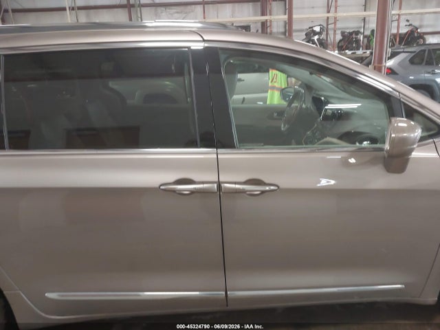 45324790 :رقم المزاد ، 2C4RC1BG5JR175172 vin ، 2018 Chrysler Pacifica Touring L مزاد بيع