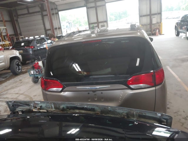 45324790 :رقم المزاد ، 2C4RC1BG5JR175172 vin ، 2018 Chrysler Pacifica Touring L مزاد بيع