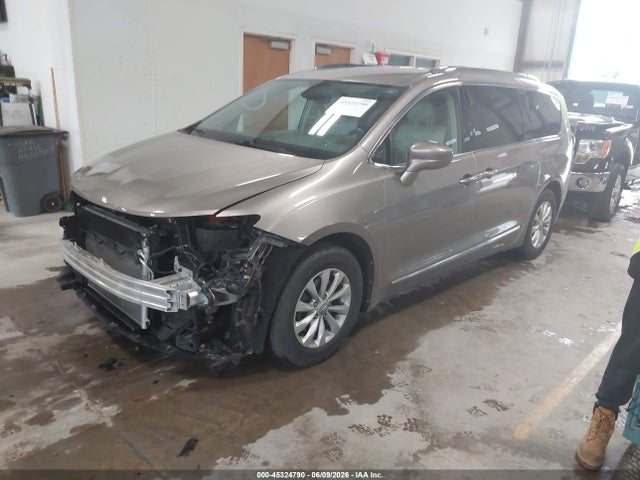 45324790 :رقم المزاد ، 2C4RC1BG5JR175172 vin ، 2018 Chrysler Pacifica Touring L مزاد بيع