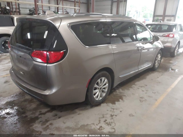 45324790 :رقم المزاد ، 2C4RC1BG5JR175172 vin ، 2018 Chrysler Pacifica Touring L مزاد بيع