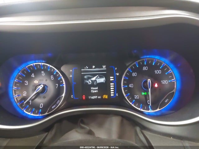 45324790 :رقم المزاد ، 2C4RC1BG5JR175172 vin ، 2018 Chrysler Pacifica Touring L مزاد بيع
